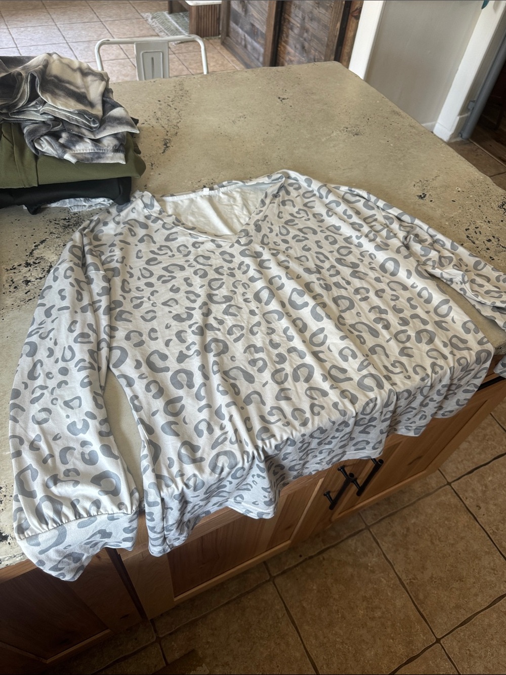 Light Gray Leopard-Print V-Neck Pullover - Unbranded
